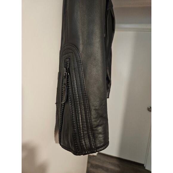 Rezrekshn Women's Rezrekshn 100% Leather Jacket Size Small (never worn) Runs Big - Picture 3 of 9